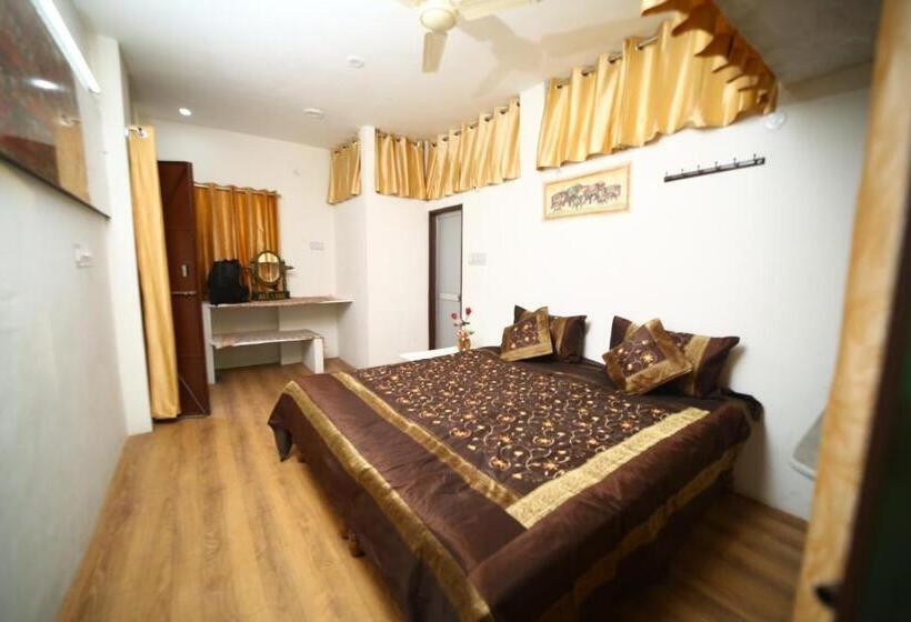 اتاق لوکس, Mother Homestay