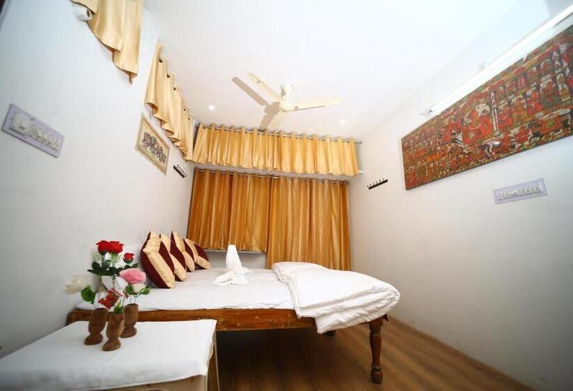 اتاق اکونومی, Mother Homestay