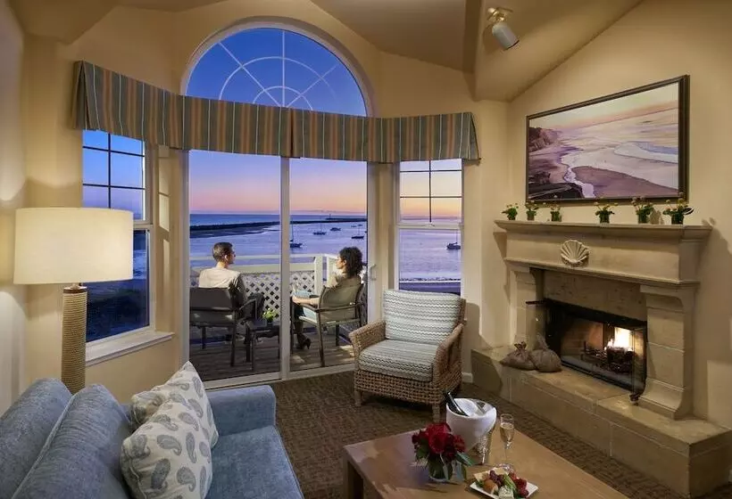 سوئیت پنت هاوس, Beach House Half Moon Bay