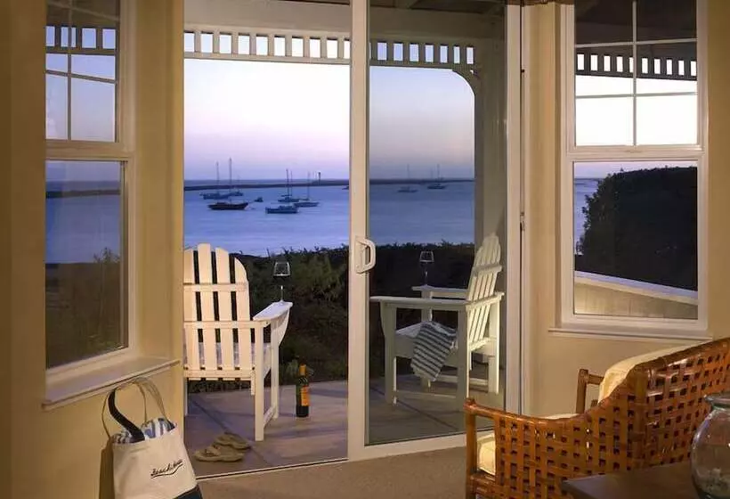 سوییت با چشمانداز دریا, Beach House Half Moon Bay