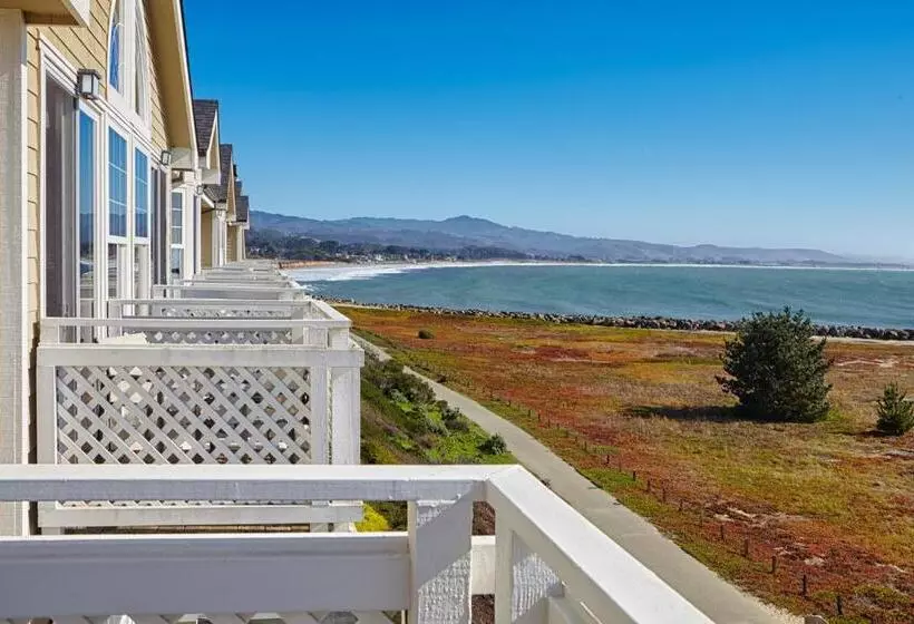 سوئیت پنت هاوس, Beach House Half Moon Bay