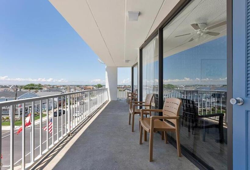 Люкс Боковой Вид на Море, Beau Rivage Beach Resort