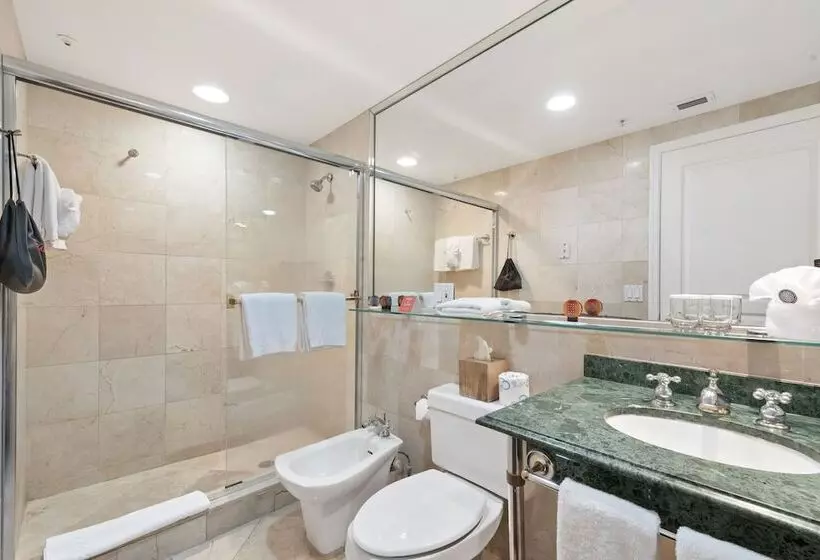 استودیوی لوکس, Bentley Hotel South Beach