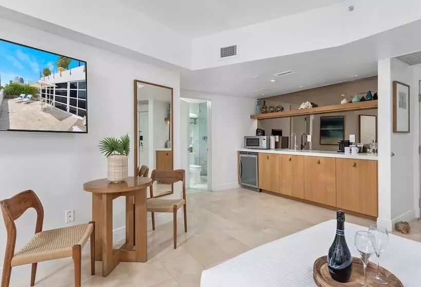 استودیوی لوکس, Bentley Hotel South Beach