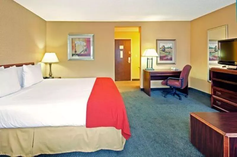 キングサイズベッドのスタンダードルーム, Holiday Inn Express Hotel Fort Campbell Oak Grove, An Ihg