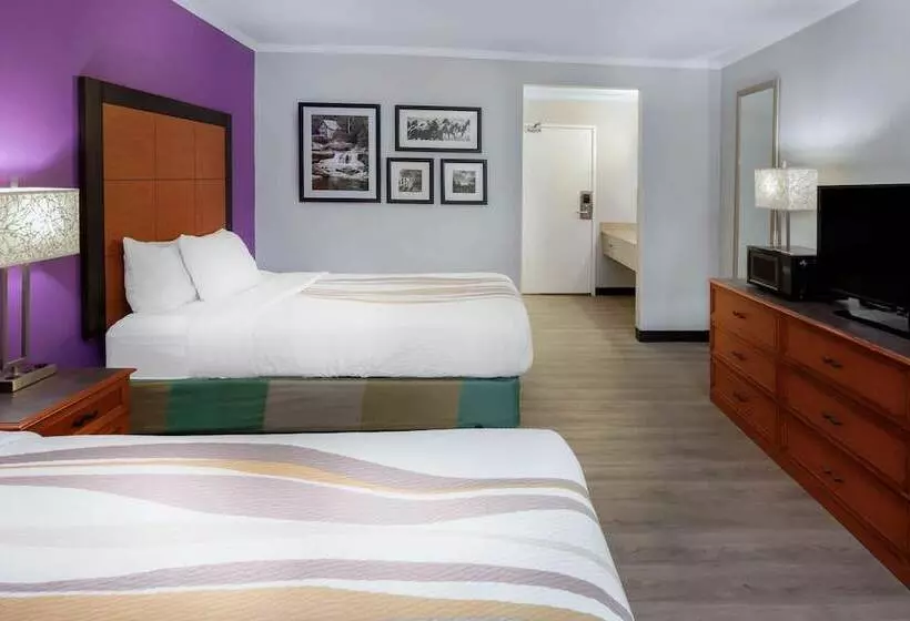 2ダブルベッドのスタンダードルーム, La Quinta Inn Birmingham Inverness