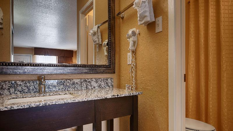 带大床的标准间, Surestay Hotel By Best Western Floresville