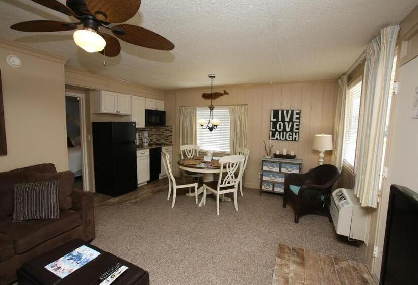 شقة غرفة واحدة, Beachcomber Resort