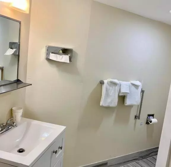 キングサイズベッドのスイートルーム, Days Inn By Wyndham Lincoln