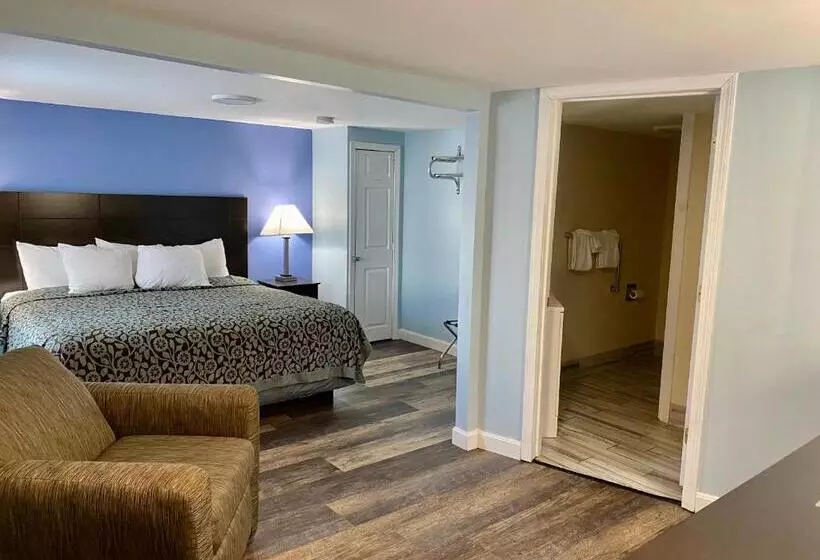 キングサイズベッドのスイートルーム, Days Inn By Wyndham Lincoln