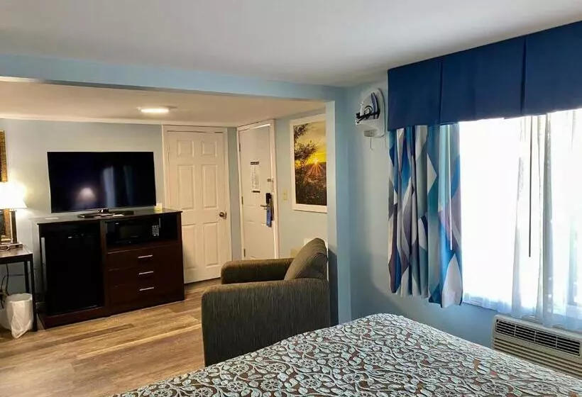 キングサイズベッドのスイートルーム, Days Inn By Wyndham Lincoln