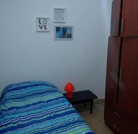 اتاق عادی یک تخته, Ha! 2 Resi Para Estudiantes