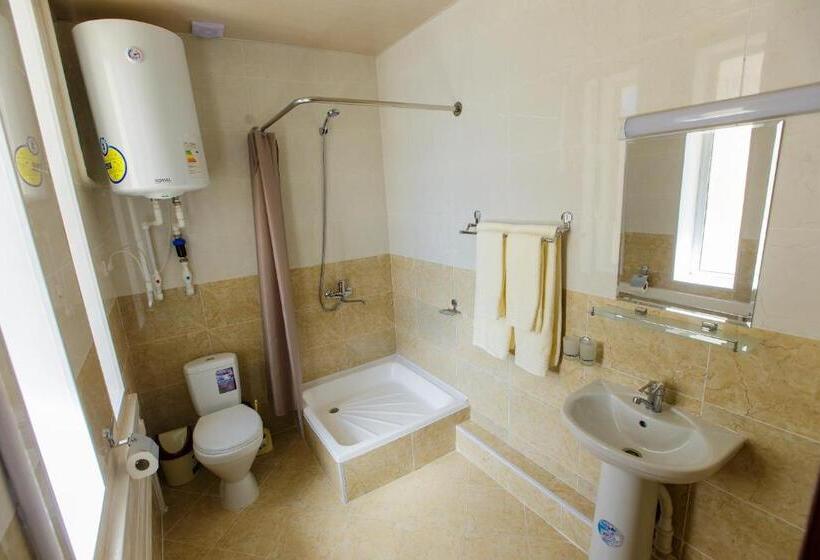 スタンダードトリプルルーム, Xurshidabonu Guest House