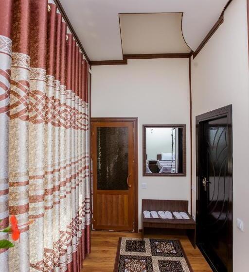 スタンダードトリプルルーム, Xurshidabonu Guest House