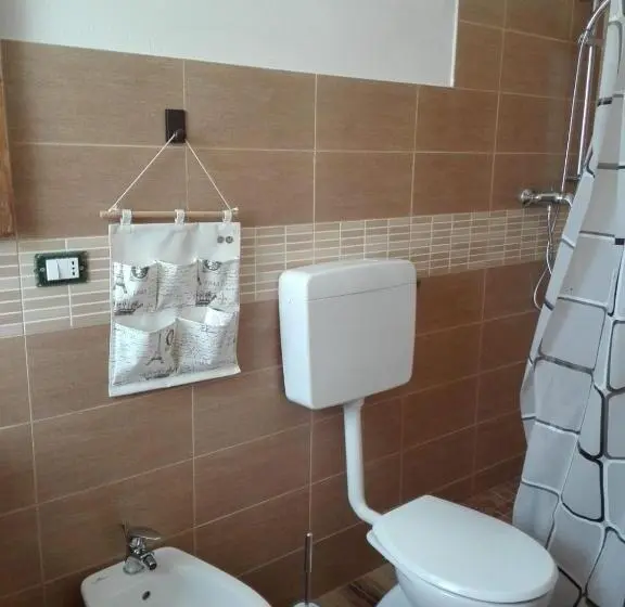 اتاق استاندارد چهار تخته, La Collina Degli Allori