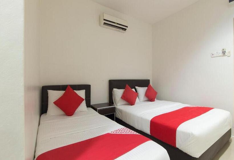 Люкс Superior, Oyo 44072 Mines Cempaka