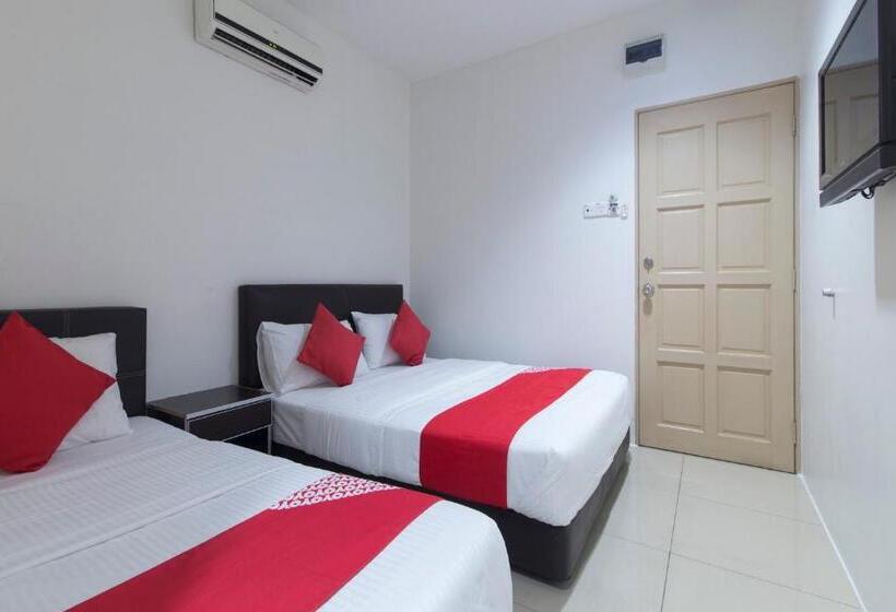 Люкс Superior, Oyo 44072 Mines Cempaka