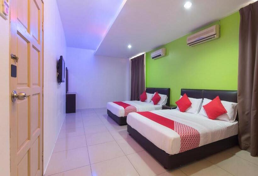 Family Suite, Oyo 44072 Mines Cempaka