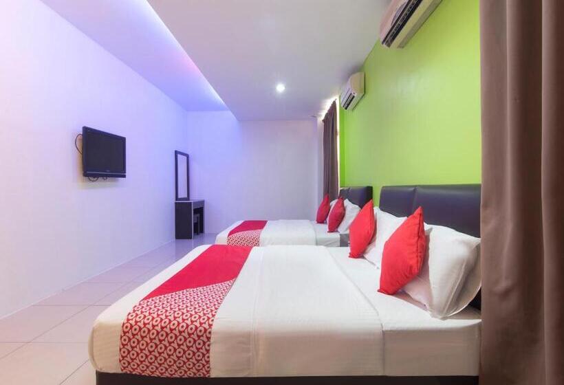 Family Suite, Oyo 44072 Mines Cempaka