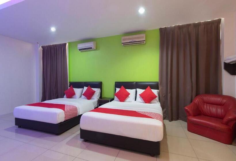 Family Suite, Oyo 44072 Mines Cempaka
