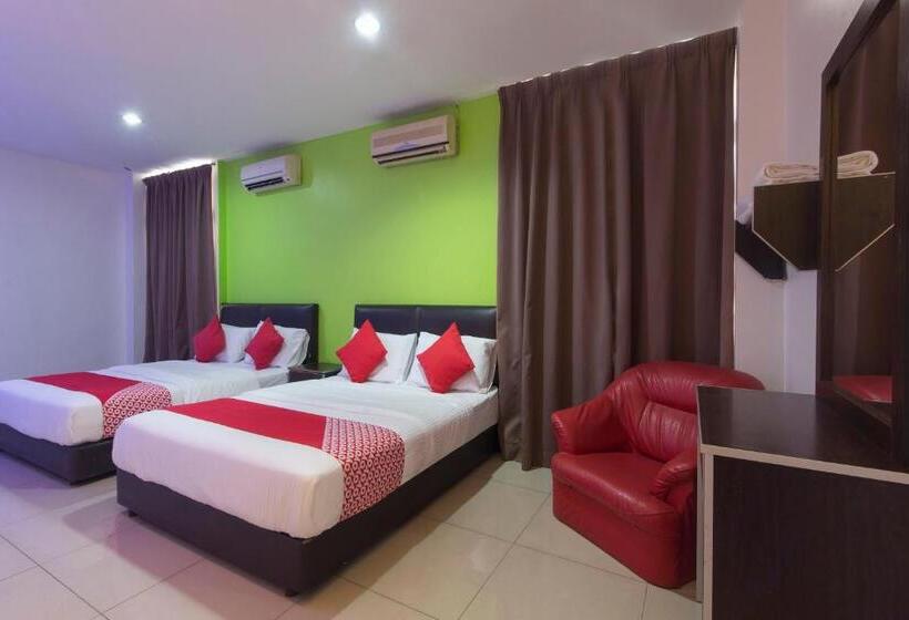 Family Suite, Oyo 44072 Mines Cempaka