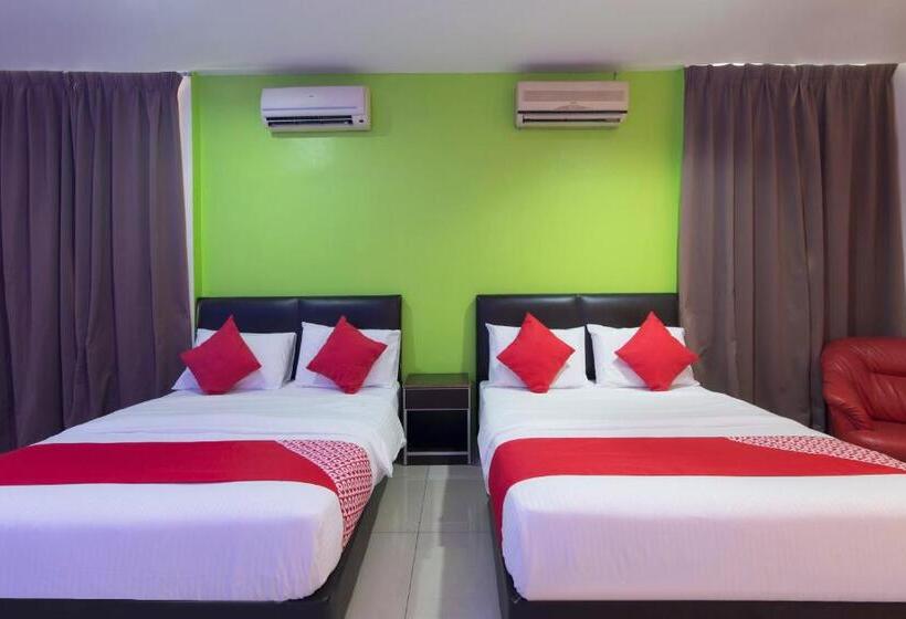 Family Suite, Oyo 44072 Mines Cempaka