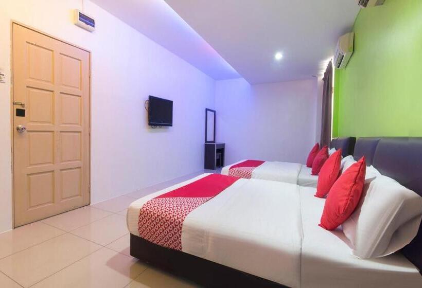 Family Suite, Oyo 44072 Mines Cempaka