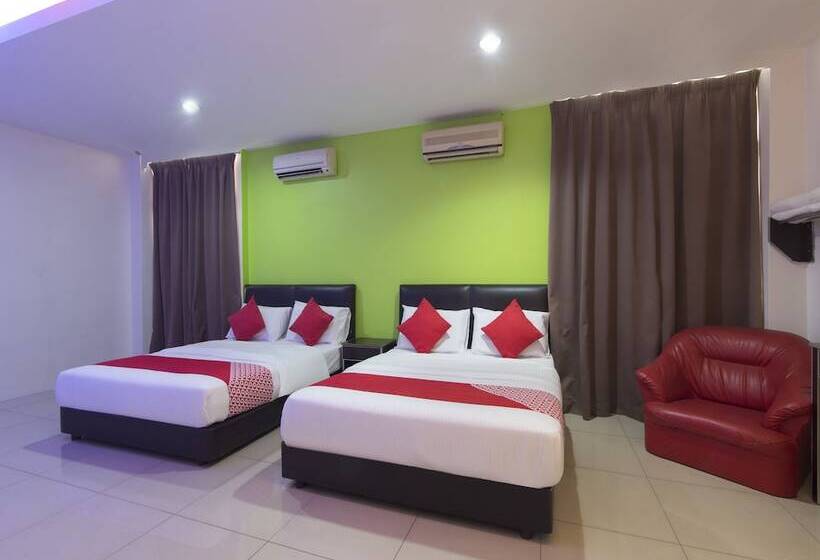Family Suite, Oyo 44072 Mines Cempaka