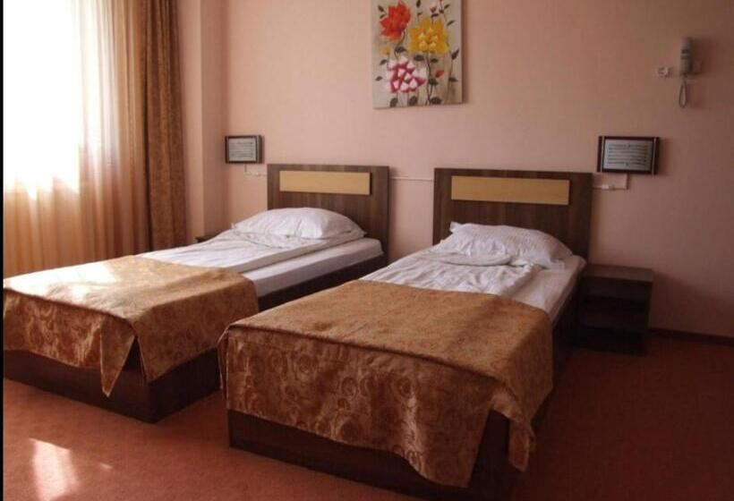 חדר אקונומי, Plaisir