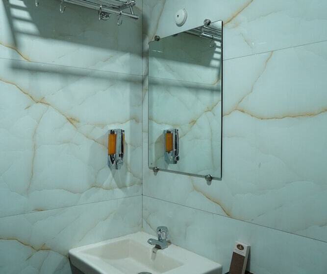 标准间, Sharda Residency