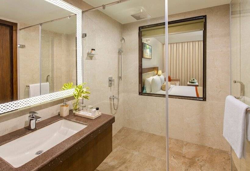 Quarto Estandar Vista Piscina, Sobit Sarovar Portico