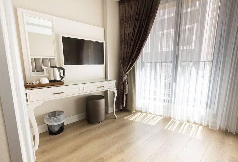 اتاق استاندارد سه نفره, Villa Sweet