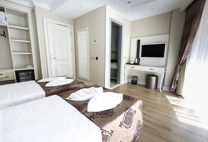 اتاق استاندارد سه نفره, Villa Sweet