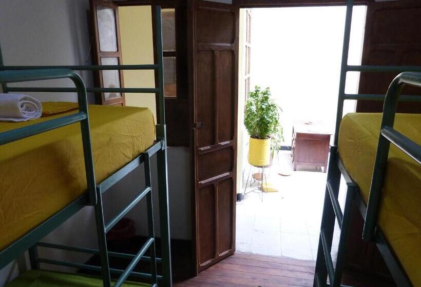 تختخواب در اتاق مشترک, Hostal Antonio