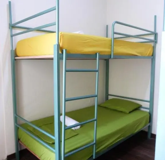 تختخواب در اتاق مشترک, Hostal Antonio