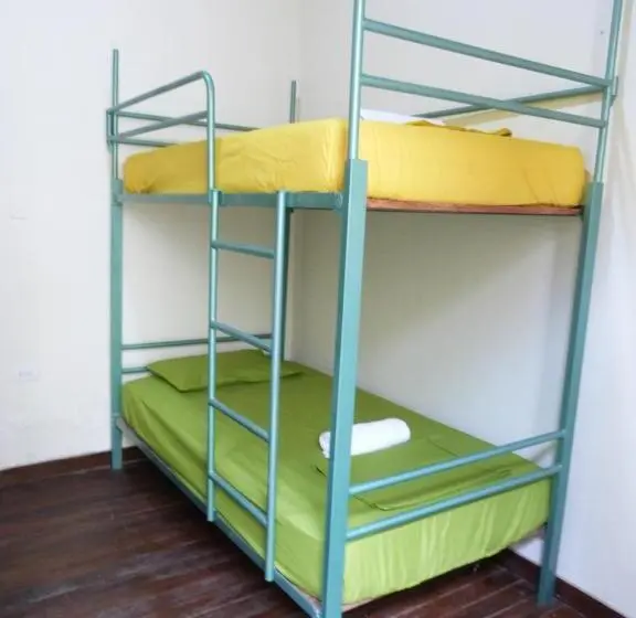 تختخواب در اتاق مشترک, Hostal Antonio