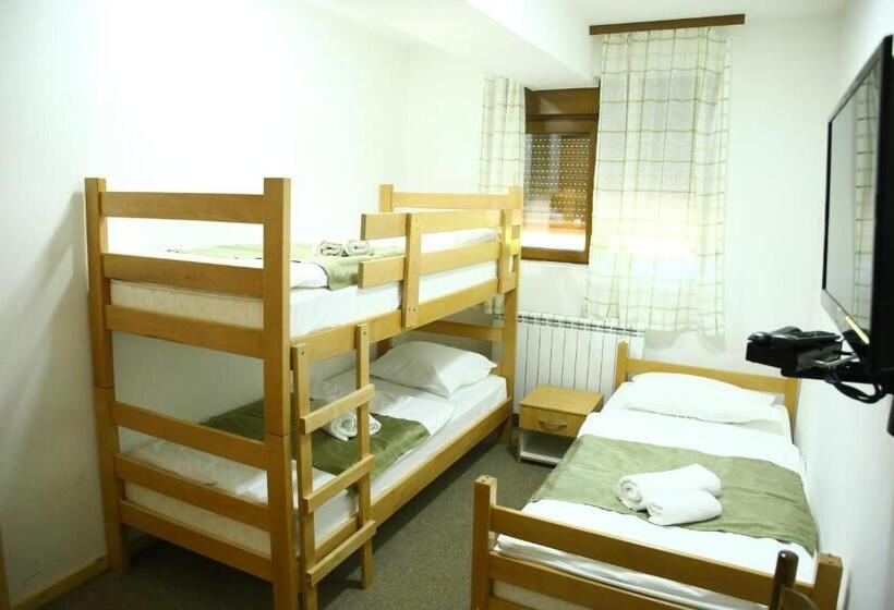 Economy Triple Room, Turistički Centar Vučje