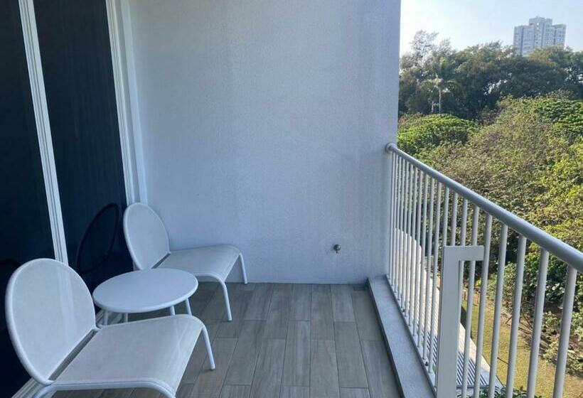 اتاق استاندارد, Golden Tulip Fab Hotel New Taipei