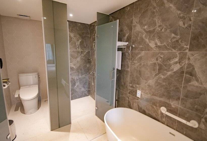 اتاق استاندارد, Golden Tulip Fab Hotel New Taipei