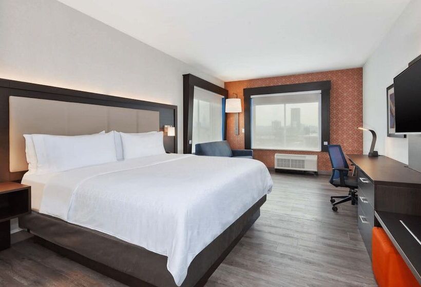 סוויטה מותאמת לאדם עם מוגבלויות, Holiday Inn Express & Suites Jersey City Holland Tunnel, An Ihg