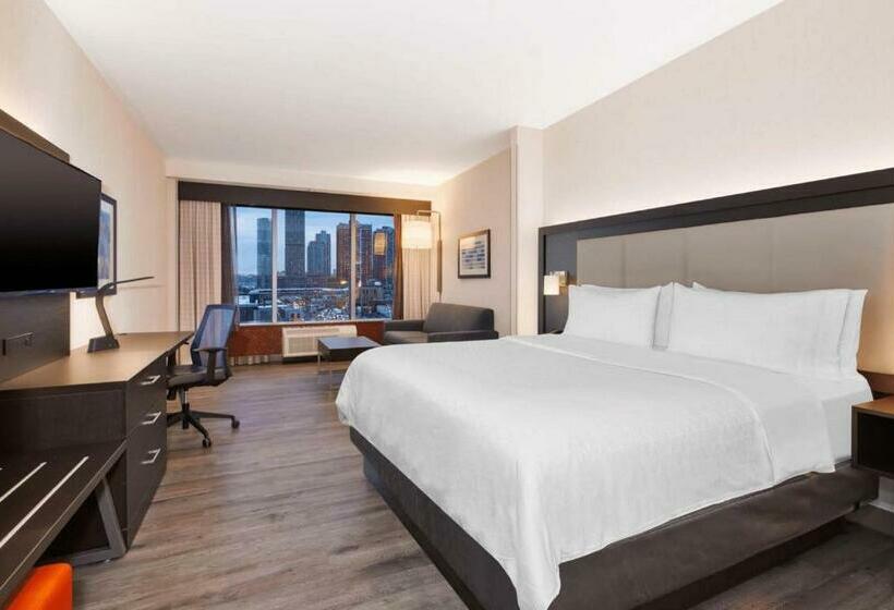 带大床的套房, Holiday Inn Express & Suites Jersey City   Holland Tunnel, An Ihg