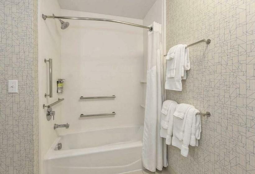 חדר סטנדרט מותאם לאדם עם מוגבלויות, Holiday Inn Express & Suites Jersey City Holland Tunnel, An Ihg