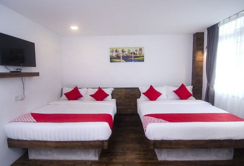 Családi Suite, Mandurah Room & Cafe By Oyo Rooms