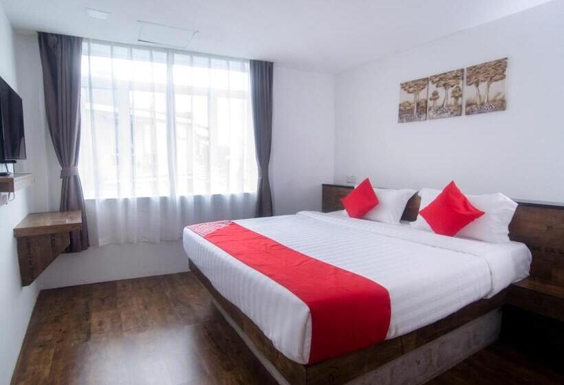 Deluxe Szoba Kind Size Bed, Mandurah Room & Cafe By Oyo Rooms