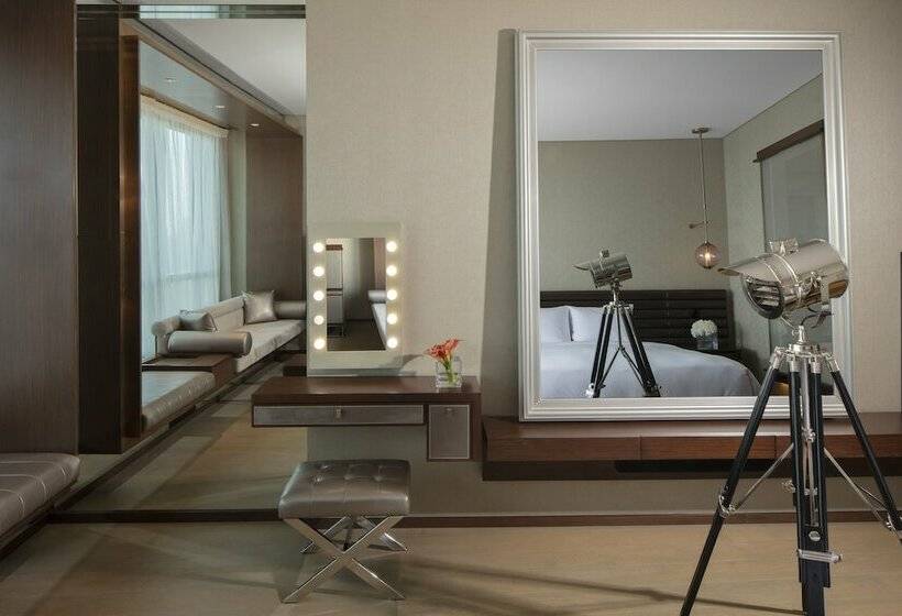 اتاق خانوادگی, Paramount Hotel Dubai