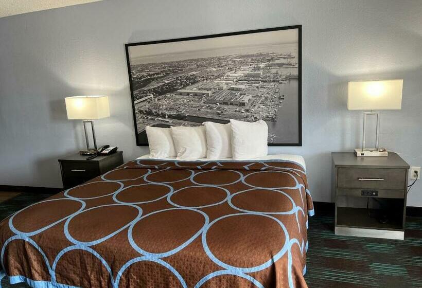 Standard-huone King-vuode, Super 8 By Wyndham Newport News