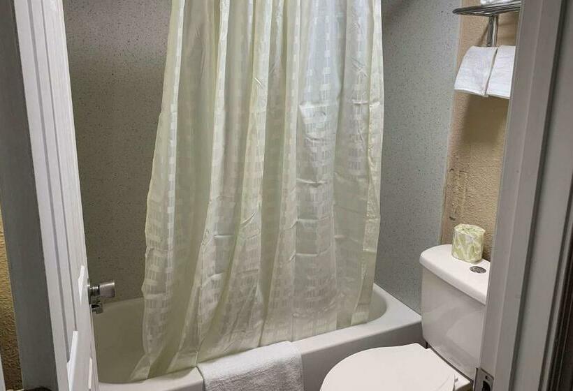 Standard-huone, Super 8 By Wyndham Newport News