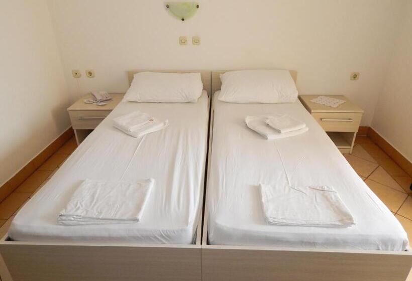 اتاق استاندارد با بالکن و چشم‌انداز دریا, Guest House Frane