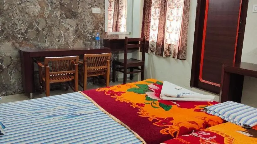 اتاق لوکس چهار تخته, Temple View