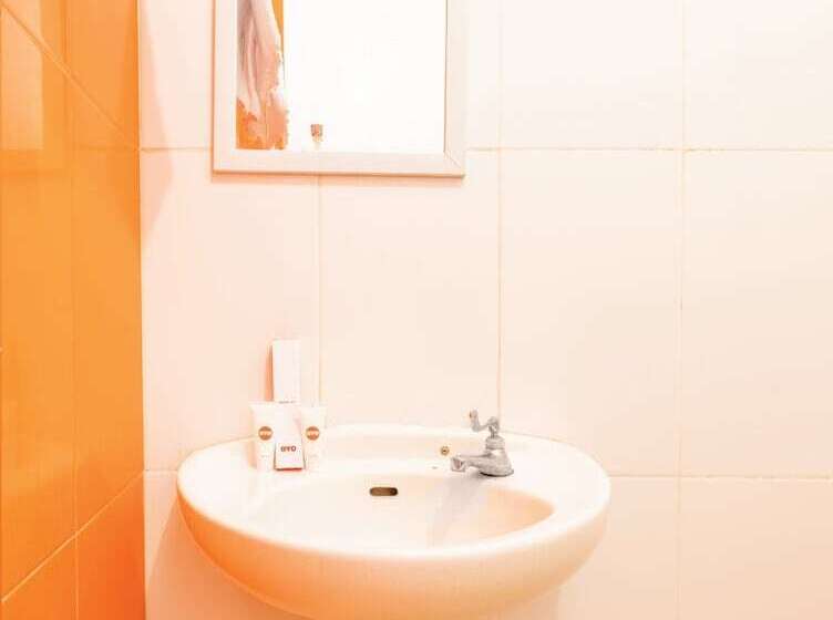 Deluxe Room, Tenacity Guest House